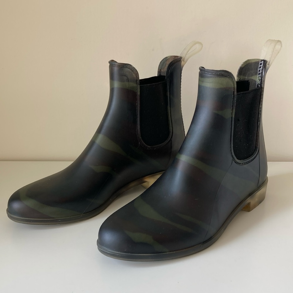 J. Crew Women's Black and Green Rain Boots with Chelsea Design Size 7 EUC